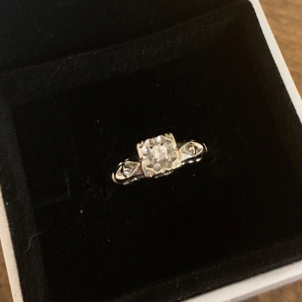 14 k vintage diamond ring